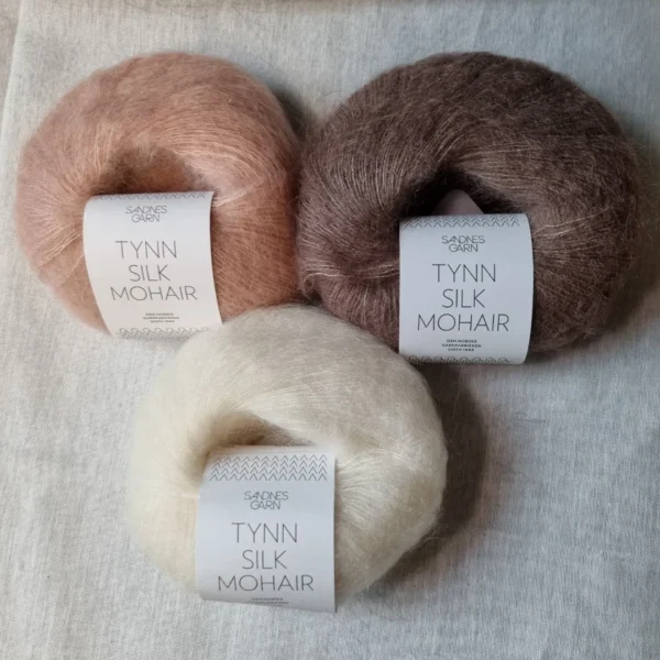 sandnes-garn Tynn Silk Mohair är vår tunna variant av Silk Mohair och är en mjuk och lyxig blandning av den finaste mohair, ull och silke. Garnet är tunt och väldigt drygt.